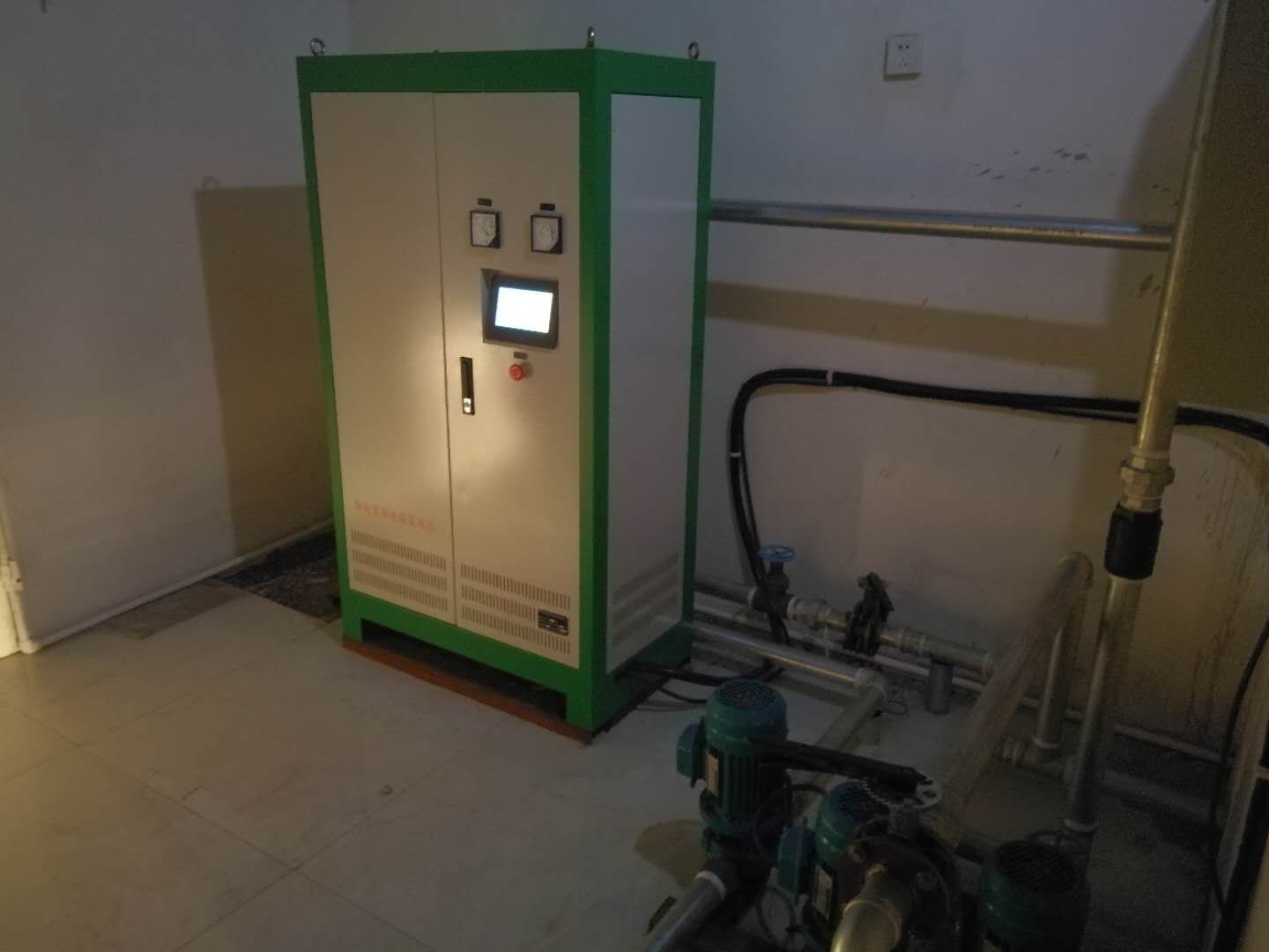 天津服装厂1000平米采用信辉源电磁采暖炉